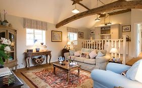 The Stables, Relax In 5 Star Style And Comfort With Lovely Walks All Around