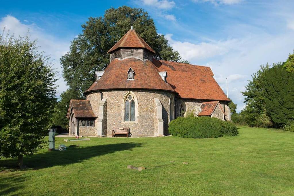The Stables, Relax In 5 Star Style And Comfort With Lovely Walks All Around Great Maplestead Exterior photo