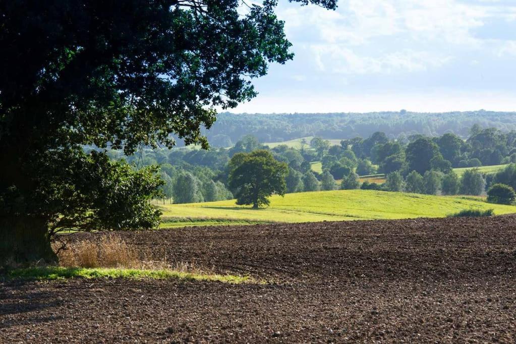 The Stables, Relax In 5 Star Style And Comfort With Lovely Walks All Around Great Maplestead Exterior photo