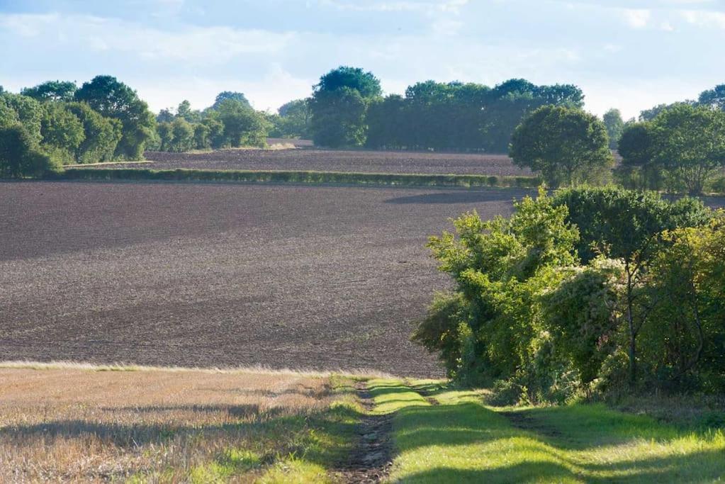 The Stables, Relax In 5 Star Style And Comfort With Lovely Walks All Around Great Maplestead Exterior photo