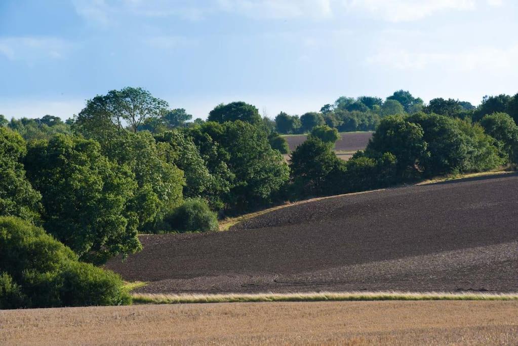 The Stables, Relax In 5 Star Style And Comfort With Lovely Walks All Around Great Maplestead Exterior photo