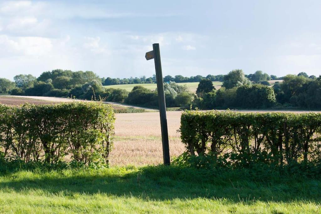 The Stables, Relax In 5 Star Style And Comfort With Lovely Walks All Around Great Maplestead Exterior photo