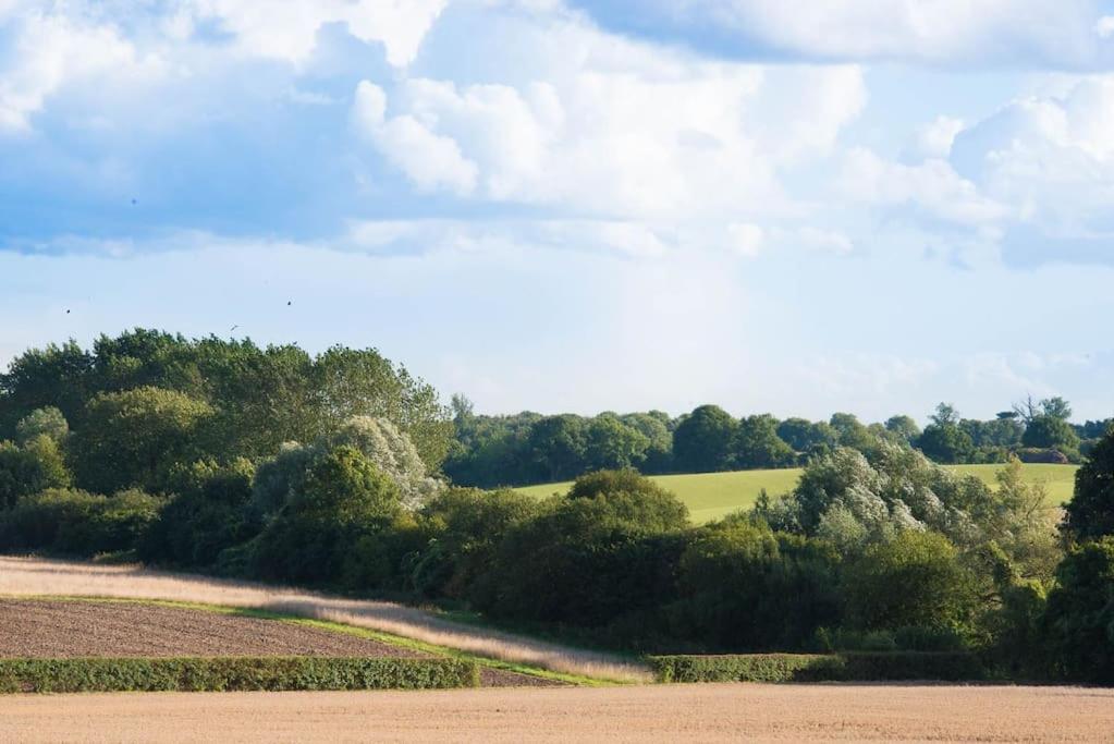 The Stables, Relax In 5 Star Style And Comfort With Lovely Walks All Around Great Maplestead Exterior photo